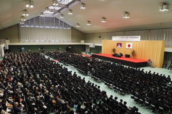 1700多名丽泽大学师生聆听达赖喇嘛尊者的演讲 2018年11月19日 照片/Tenzin Jigme/OOT Japan
