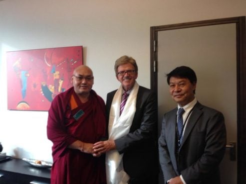议长堪布索朗丹培会见欧洲议会支持西藏小组主席托马斯•曼 照片/议会秘书处