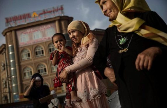 联合国对“百万维吾尔族人在新疆被拘”的报道感到震惊，并呼吁释放以反恐“借口”被拘押的人 照片／GETTY IMAGES