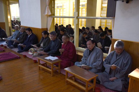 藏人行政中央各部门部长在祈福法会上 照片／Tenzin Phende/DIIR