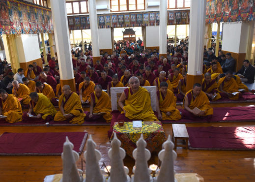 达兰萨拉尊胜寺堪布主持祈福法会 照片／Tenzin Phende/DIIR