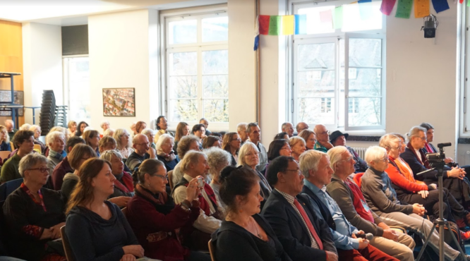 聆听司政洛桑森格演讲的德国各界人士   2018年11月12日  照片/司政办公室