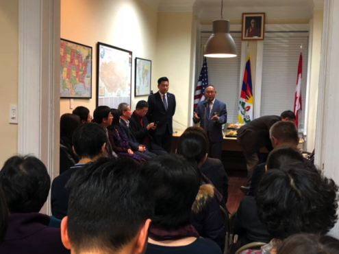 藏人行政中央驻北美办事处代表欧珠多杰在餐会上发言 照片/驻北美华人联络官