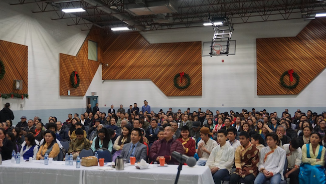 聆听司政洛桑森格演讲的加拿大卡尔加里市藏人社区成员   照片/司政办公室