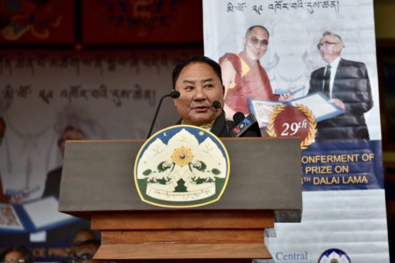西藏人民议会议长白玛炯乃在庆典活动上致辞   2018年12月10日  照片/Tenzin Phende/DIIR