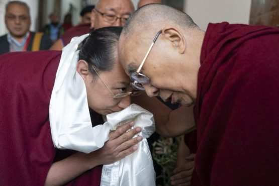 达赖喇嘛尊者在离开菩提迦耶前会见萨迦法王 2019年1月2日 照片/Tenzin Choejor/OHHDL