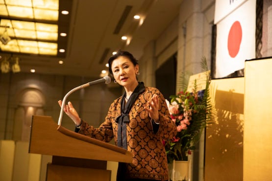 日本国会议员內田光子女士在欢迎宴会上发言 2019年1月26日 照片/驻日本办事处