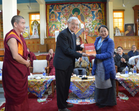 藏人行政中央教育部部长白玛央金在为丹增多杰博士撰写的书籍揭幕 2019年月12日 照片/Tenzin Jigme/CTA