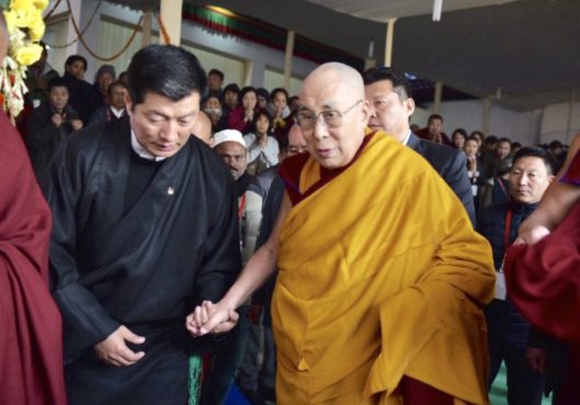 司政洛桑森格与达赖喇嘛尊者在菩提迦耶法会会场  2018年12月30日  照片/Tenzin Phende/CTA
