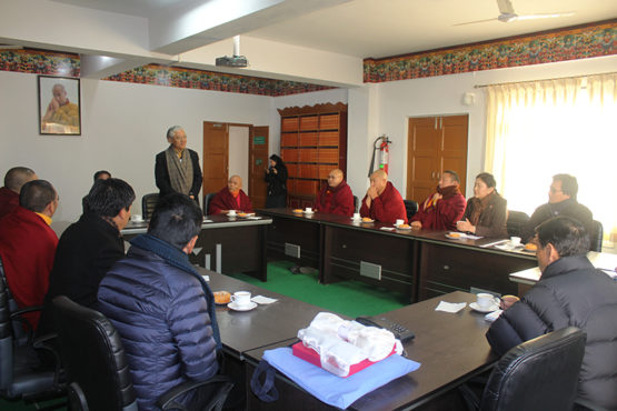 丹增多杰博士在西藏人民议会发表讲话 照片/议会秘书处