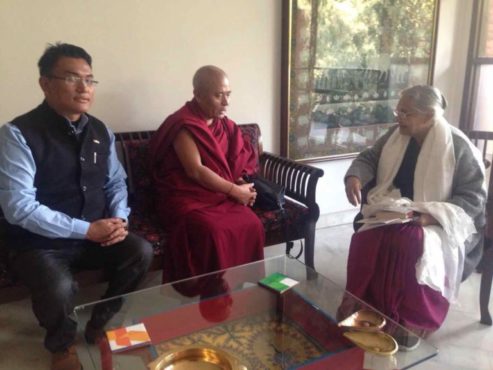 西藏人民议会副议长益西平措在德里会见新任德里国大党主席希拉·迪克希女士   照片/议会秘书处