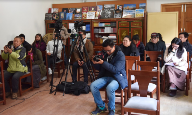 出席财政部新闻发布会的各方记者   2019年1月11日 照片/Passang Dhondup/CTA