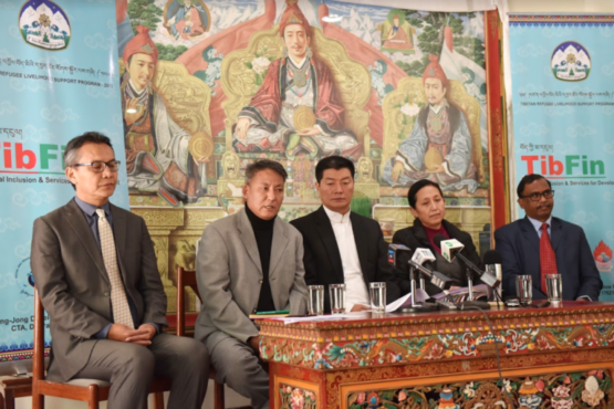 藏人行政中央财政部部长噶玛益西在噶厦秘书处举行等新闻发布会上致辞   2019年1月11日 照片/Passang Dhondup/CTA
