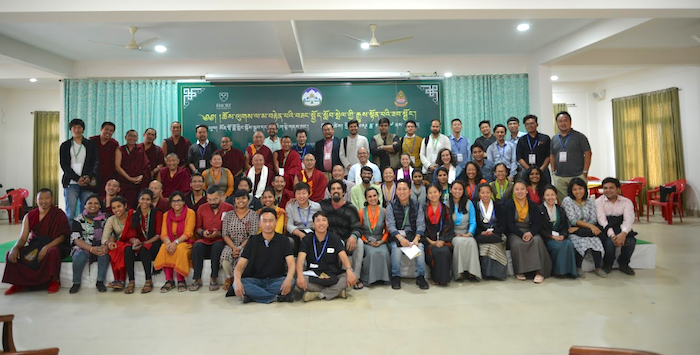 与会的各方代表与嘉宾合影  照片/藏人行政中央教育部