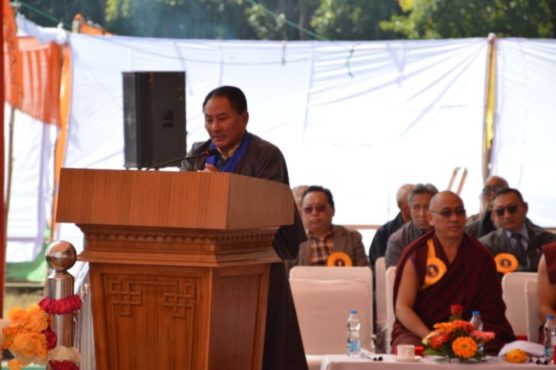 西藏人民议会议长白玛炯乃在纪念活动上致辞