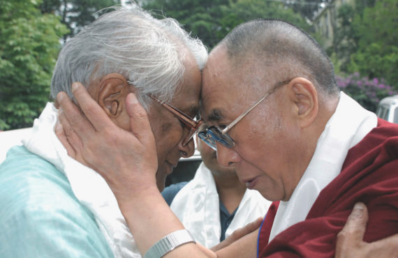 达赖喇嘛尊者哀悼挚友乔治·费尔南德斯的逝世 照片/西藏博物馆
