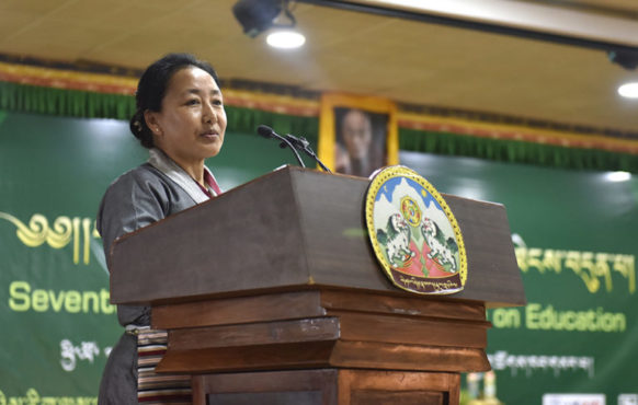 藏人行政中央教育部长白玛央金在第七届流亡藏人教育大会上发表闭幕词   2019年2月26日  照片/Tenzin Phende/CTA