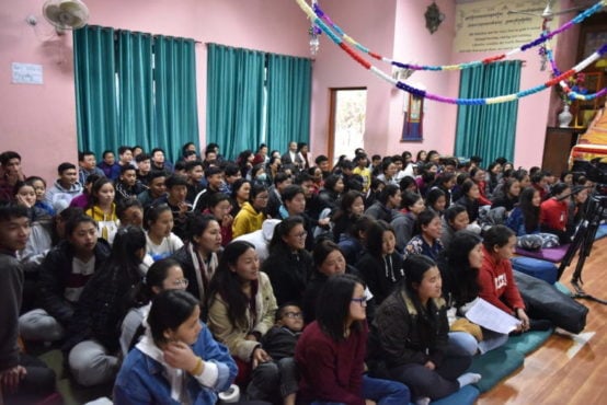 印北崩扎桑布扎学校师生聆听司政洛桑森格演讲 2019年2月20日 照片/Pasang Dhondup/CTA