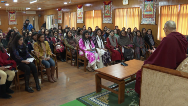 达赖喇嘛尊者在达兰萨拉官邸接见向印度工商联合会女性分会成员 2019年2月18日 照片/Tenzin Choejor/OHHDL