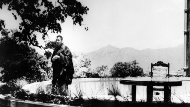 刚抵达印度的达赖喇嘛1959年5月22日Birla House Park 照片/AFP