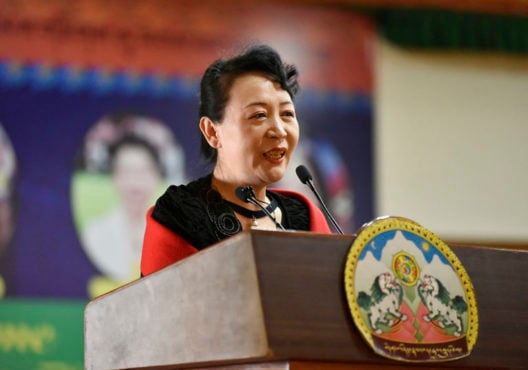 民主中国阵线副主席盛雪女士在西藏大厦向藏人行政中央公务员发表演讲 2019年3月12日 照片/Jayang Tsering/CTA