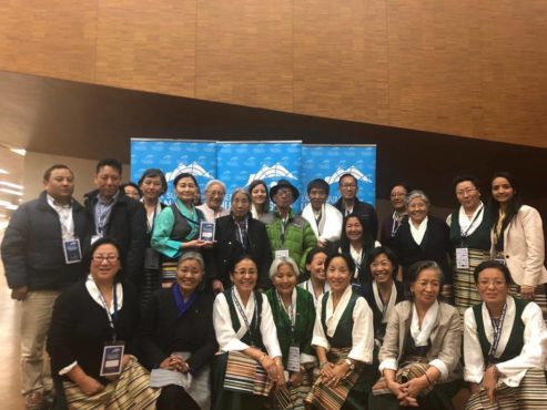 顿珠旺青与瑞士与会的藏人非政组织代表合影 2019年3月26日 照片/驻日内瓦