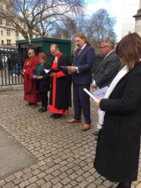英国国会支持西藏小组举办献花仪式纪念西藏自由抗暴60周年