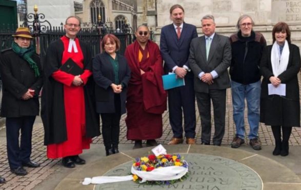 英国国会支持西藏小组举办献花仪式纪念西藏自由抗暴60周年