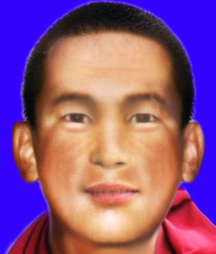 "国际声援西藏运动"四年前曾经发表另一张同样是根敦确吉尼玛（26岁）的电脑假想图片，相中人穿上僧袍，但没有证据显示他获中国当局承认为班禅