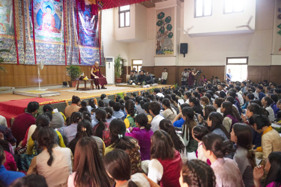 达赖喇嘛尊者在德里西藏儿童村青年旅社礼堂向藏人学生和民众发表讲话 2019年4月25日 照片/Tenzin Jigme/CTA