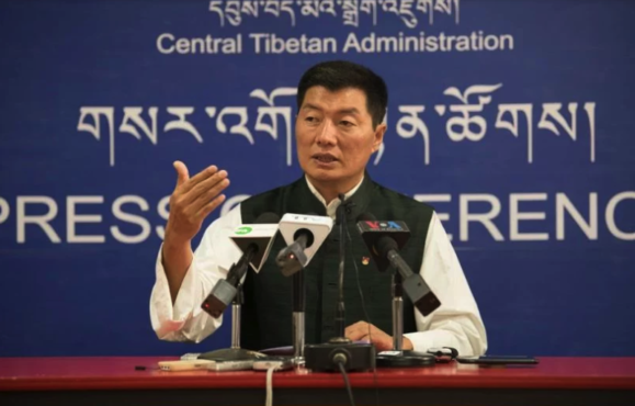 司政洛桑森格在新闻发布会上向媒体发言 2019年4月24日 照片/Tenzin Jigme/CTA