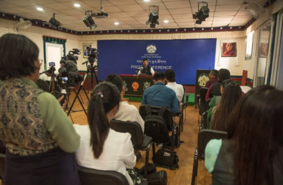 司政洛桑森格在新闻发布会上向媒体发言  2019年4月24日  照片/Tenzin Jigme/CTA
