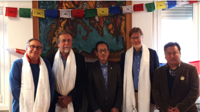 藏人行政中央驻日内瓦办事处代表其美仁增与意大利西藏协会理事会成员合影 照片/驻日内瓦办事处