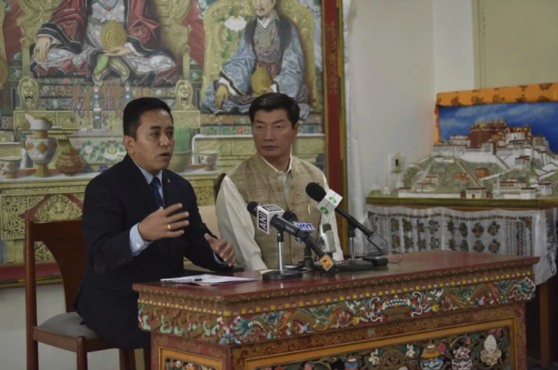 西藏歌舞戏剧学院院长阿旺云丹在新闻发布会上发言 2019年5月14日 照片/Tenzin Jigme/CTA