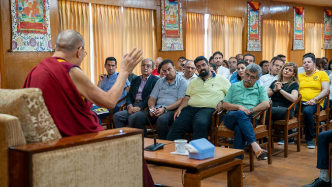 达赖喇嘛尊者在向58名来自伊朗的商业人士发表讲话 2019年6月7日 照片/Tenzin Choejor/OHHDL