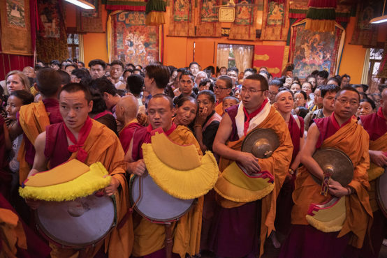 排队觐见乃琼护法神的僧俗民众 2019年6月12日 照片/Tenzin Jigme/CTA