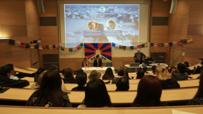 伦敦大学气候专家克里斯·拉普利教授在伦敦大学达尔文演讲厅举行的气候变化和西藏环境为主题的小组讨论会上发言 2019年6月22日 照片/驻伦敦办事处提供