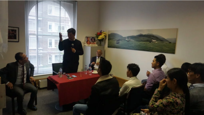 司政洛桑森格在驻伦敦办事处与英国藏人社区联合举办的青年外展活动上发表讲话 2019年6月19日 照片/驻伦敦办事处提供