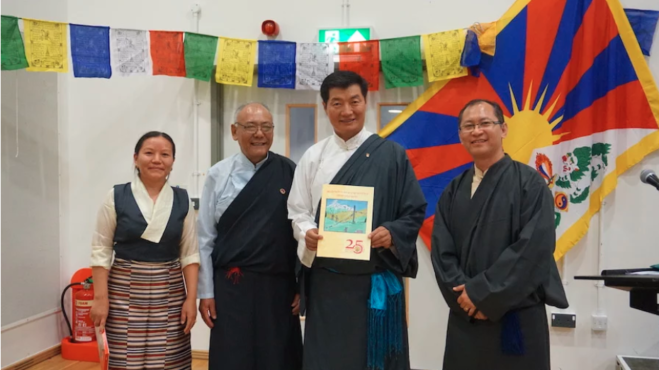 司政治洛桑森格与驻伦敦办事处代表和工作人员在“西藏之家”杂志发行25周年庆典上 2019年6月22日 照片/驻伦敦办事处提供