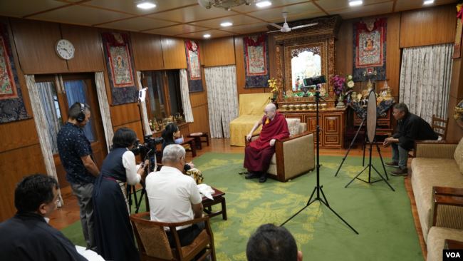 西藏精神领袖达赖喇嘛在达兰萨拉接受美国之音专访（2019年6月11日）