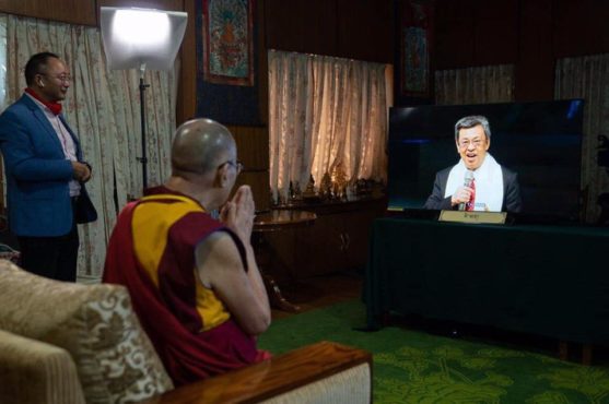 达赖喇嘛尊者透过视讯直播与台湾副总统陈建仁互动  2109年7月6日  照片/ OHHDL