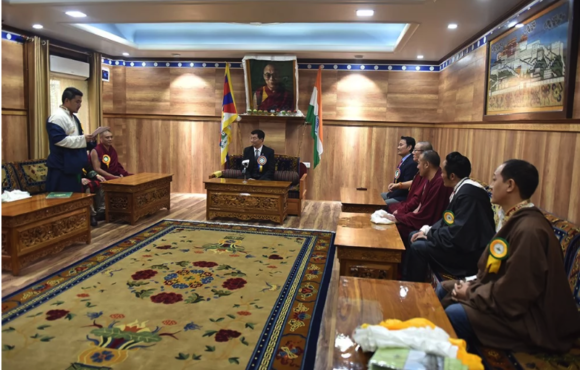 司政洛桑森格和卫生部长曲炯旺秀与西藏康区玉树流亡藏人福利协会成员座谈 2019年10月1日 照片/Tenzin Phende/CTA