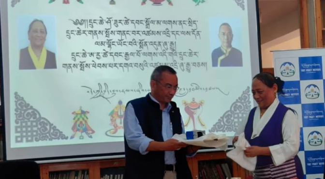 外交与新闻部秘书长次旺嘉布·阿若亚先生在交接仪式上发言   2019年10月17日  照片/Tenzin Dalha/TPI