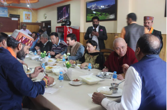 西藏人民议会副议长阿恰亚·益西平措在达兰萨拉会见喜玛偕尔邦首席部长杰拉姆·塔库尔