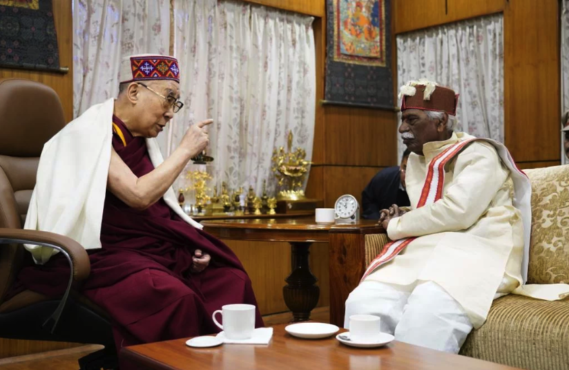 达赖喇嘛尊者在向达塔特里亚总督介绍人生四大使命 2019年11月18日 照片/OHHDL