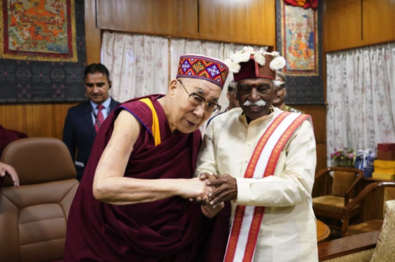 达赖喇嘛尊者与达塔特里亚总督合影留念 2019年11月18日 照片/OHHDL
