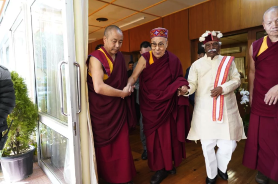 达赖喇嘛尊者为达塔特里亚总督送行 2019年11月18日 照片/OHHDL