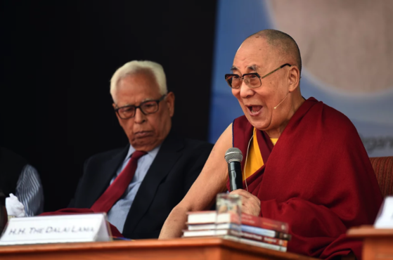 达赖喇嘛尊者在纪念活动上发表“普世伦理”为主题的演讲    2019年11月21日  照片/Tenzin Pheden/CTA   