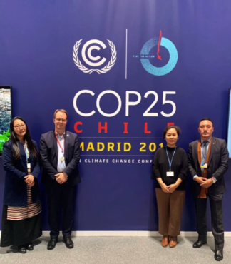 西藏团队在西班牙马德里举行的“2019年联合国气候变化大会”（COP25)会场