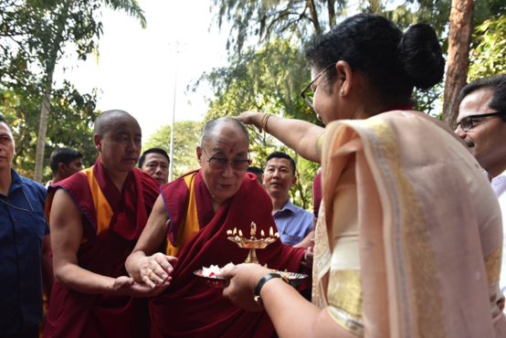 达赖喇嘛尊者受到印度果阿邦卡拉艺术学院的隆重迎接 2019年12月11日 照片/Tenzin Jigme/CTA